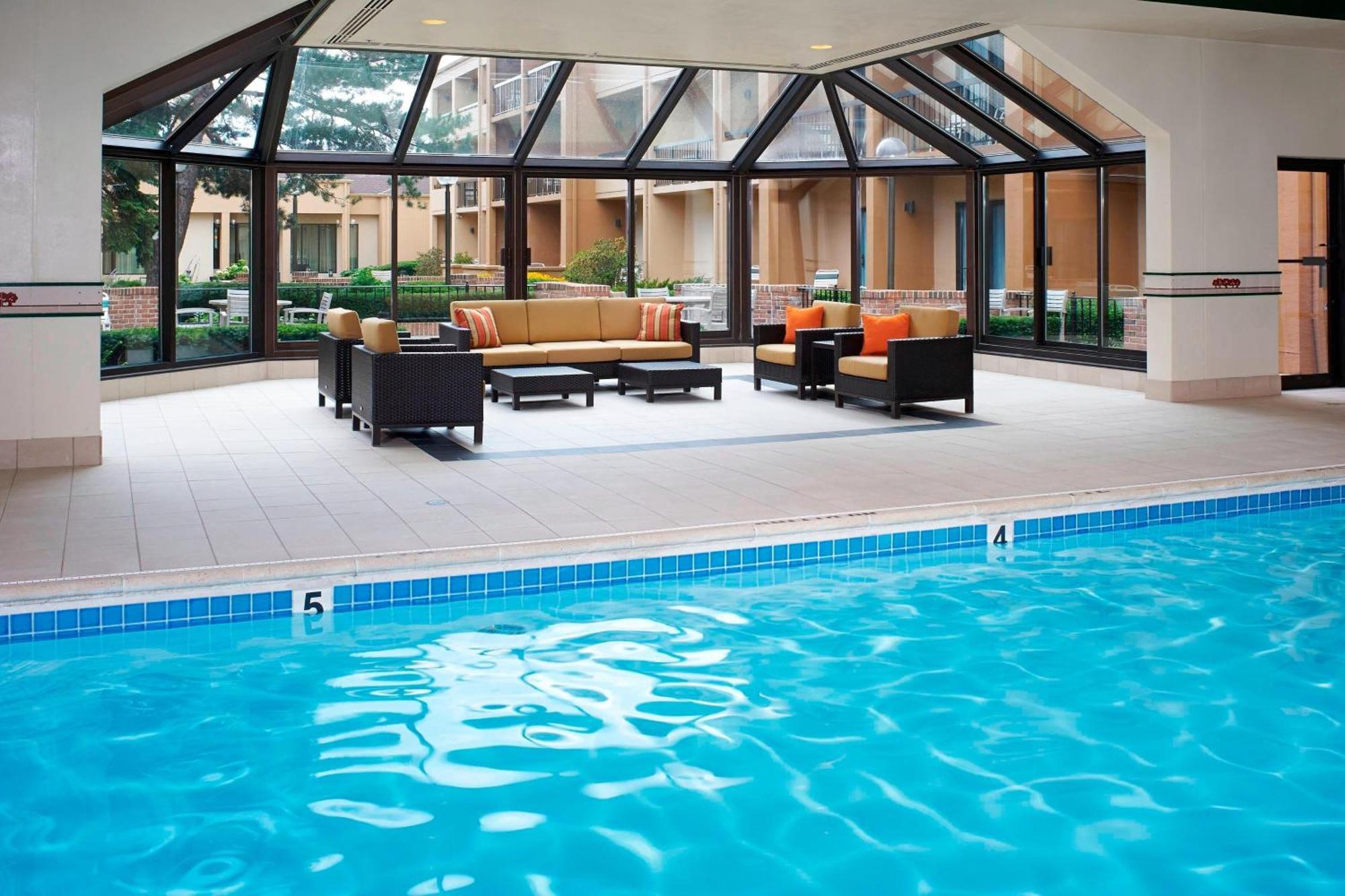 Courtyard Chicago Highland Park/Northbrook Hotel Exterior photo