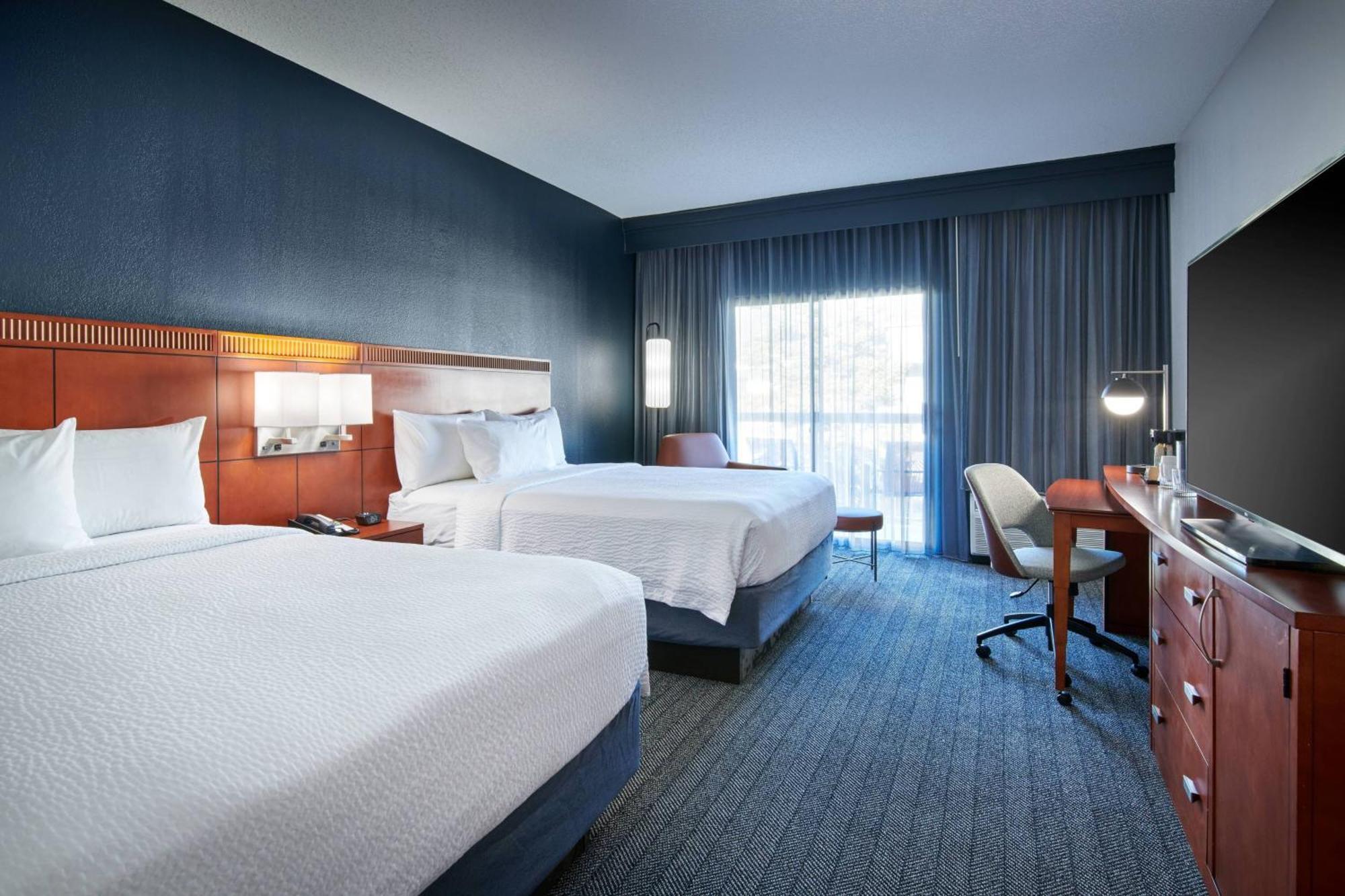 Courtyard Chicago Highland Park/Northbrook Hotel Exterior photo