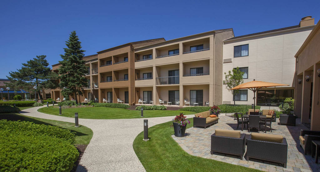 Courtyard Chicago Highland Park/Northbrook Hotel Exterior photo